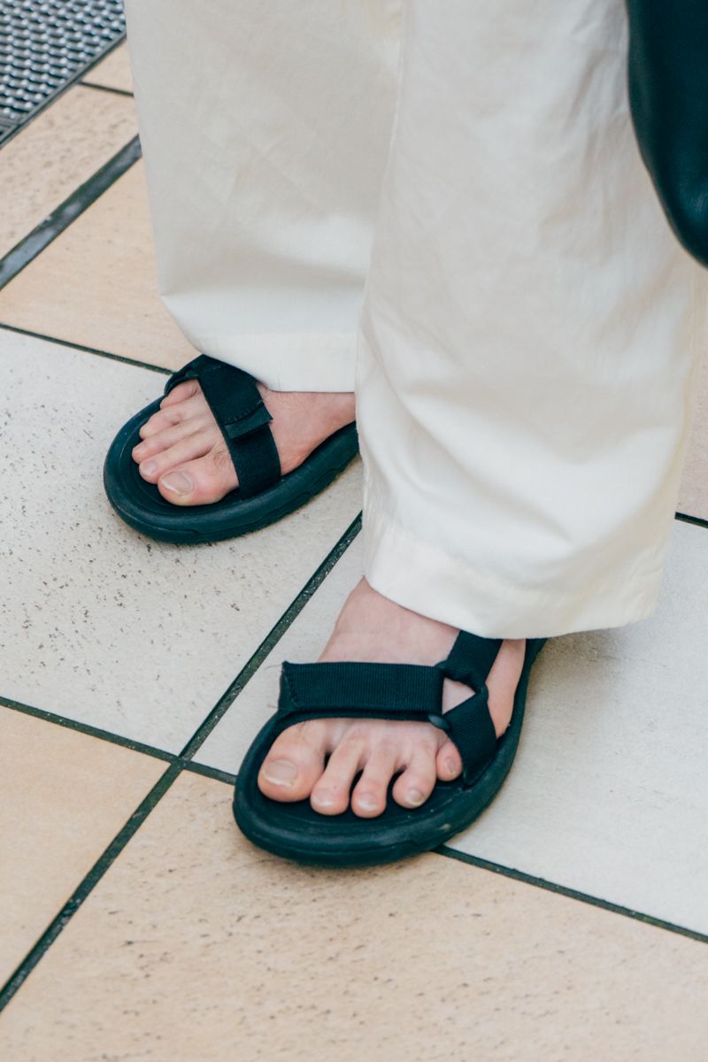 日焼け肌×白コーデは夏おしゃれの醍醐味 藤井南翔 4枚目の写真