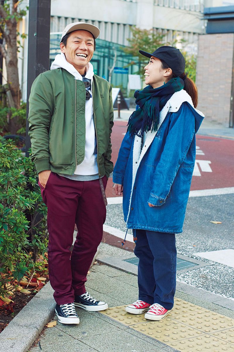 オリーブとマルーンの好相性。ジャストサイズの白パーカでバランスを 山口健太