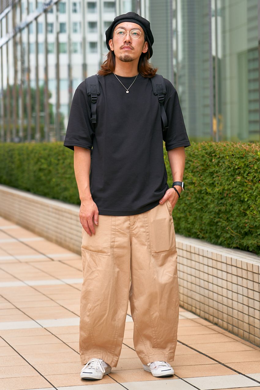 トップスは「ユニクロ ユー」の“黒”をチョイス！ハイコスパ&ハイセンスなブラックコーデ3選 - 2枚目の画像