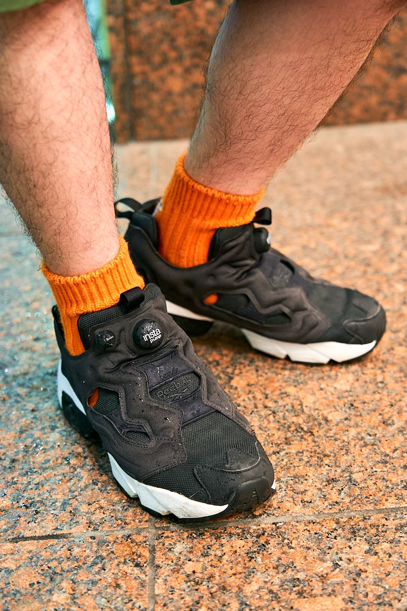 足元にユーモアを添えて量産型コーデを回避 佐藤寿明 6枚目の写真