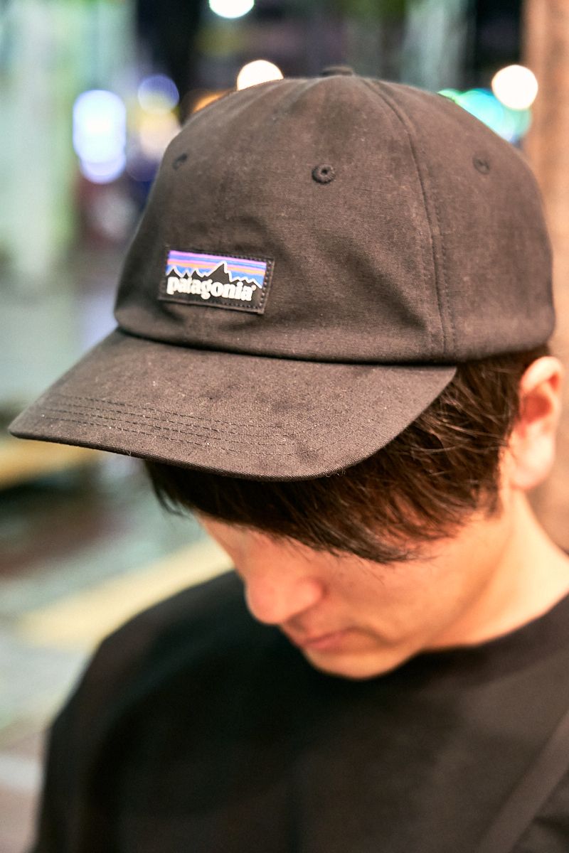 足元にユーモアを添えて量産型コーデを回避 佐藤寿明 2枚目の写真