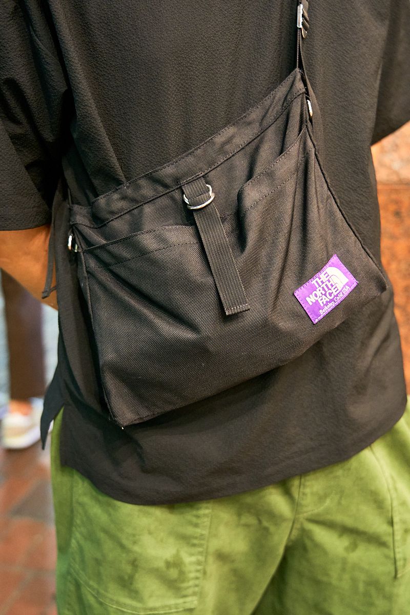 足元にユーモアを添えて量産型コーデを回避 佐藤寿明 3枚目の写真