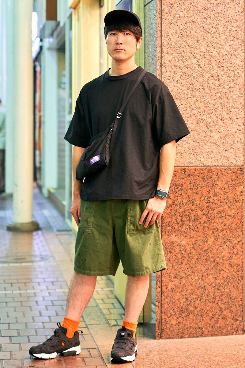 足元にユーモアを添えて量産型コーデを回避 佐藤寿明