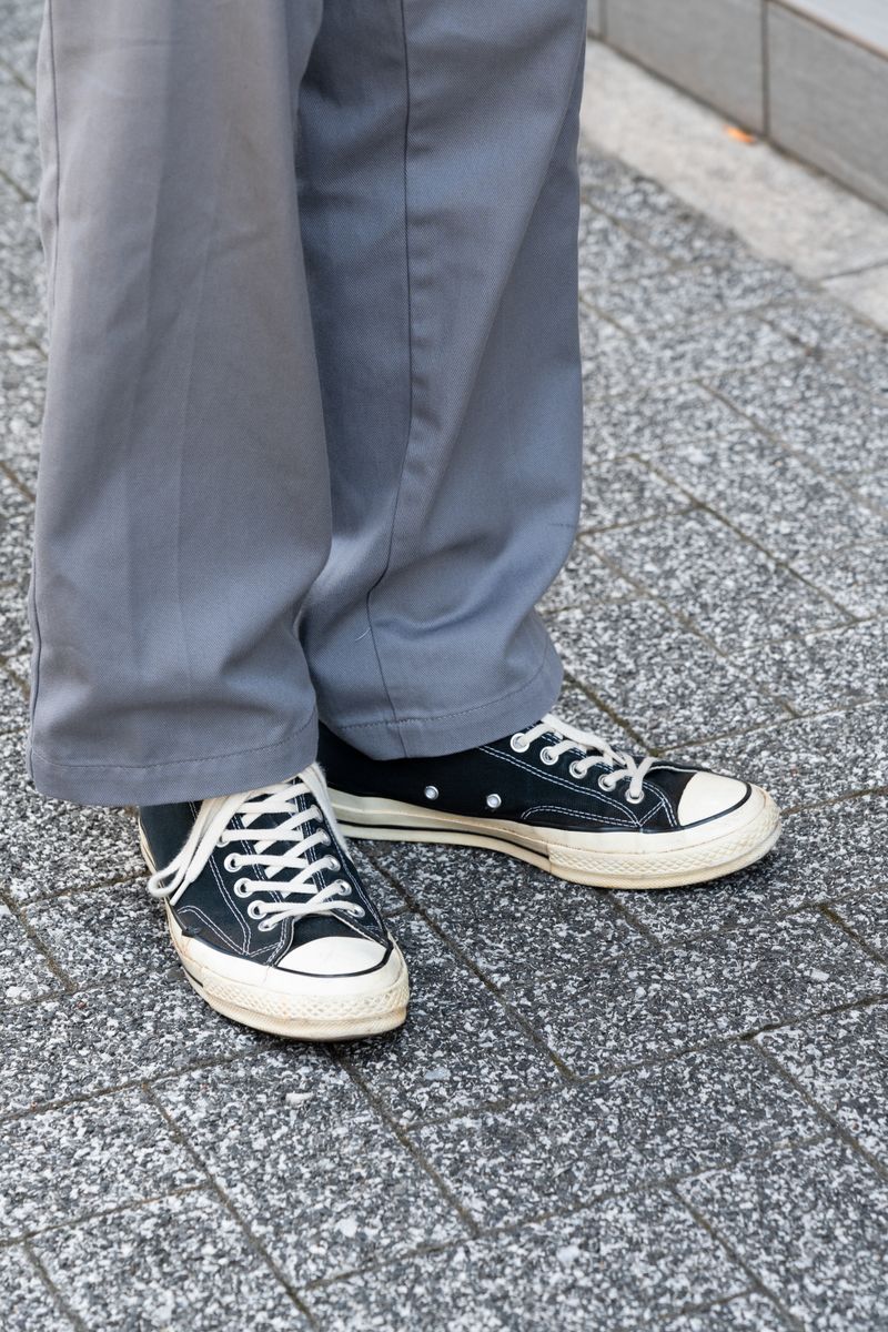 オリジナル生地のシャツをさりげなく着こなす 山城真一 5枚目の写真