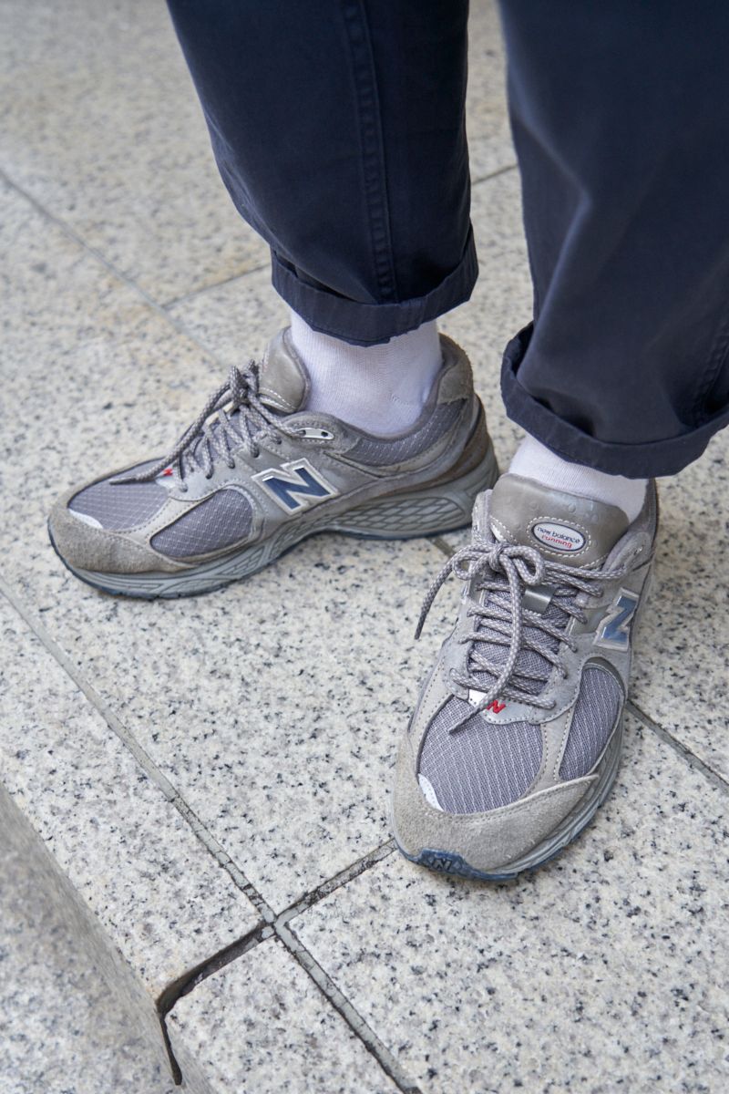 秋の気配を感じさせるグレーの同系色コーデ 北山克典 6枚目の写真