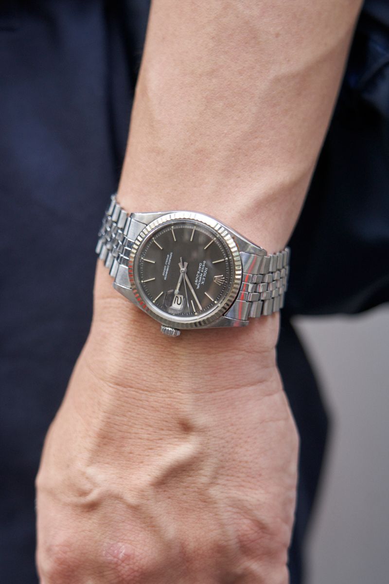 秋の気配を感じさせるグレーの同系色コーデ 北山克典 5枚目の写真