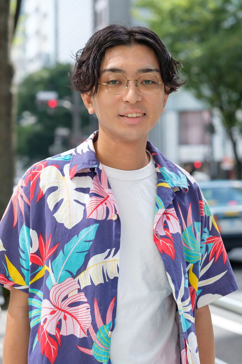 花柄シャツに小物は英国のエッセンス 川村健人 2枚目の写真