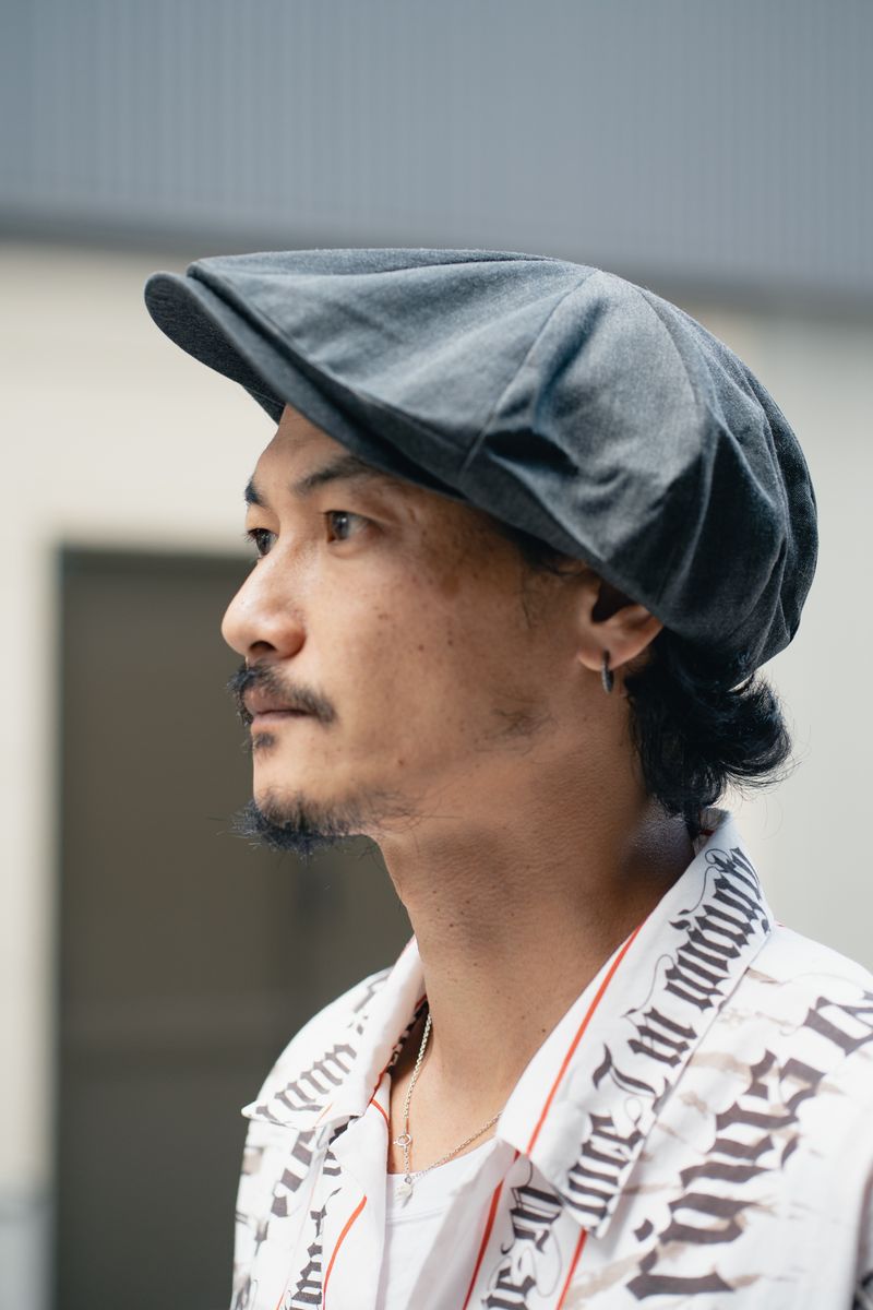 ミリタリーと柄シャツで魅せる余裕な遊び心  2枚目の写真