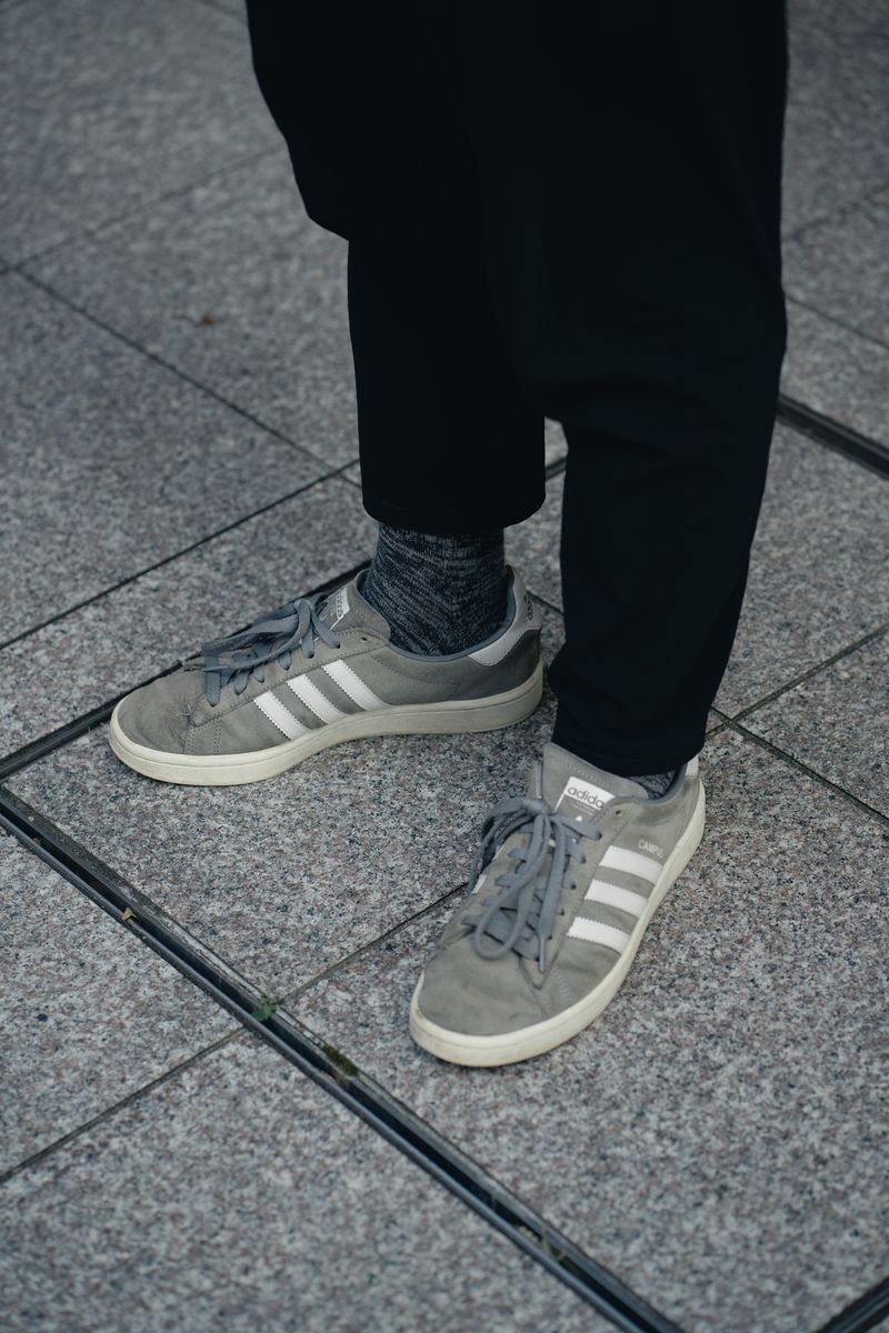 秋を知らせるキレイめモノトーンコーデ 杉田和也 4枚目の写真