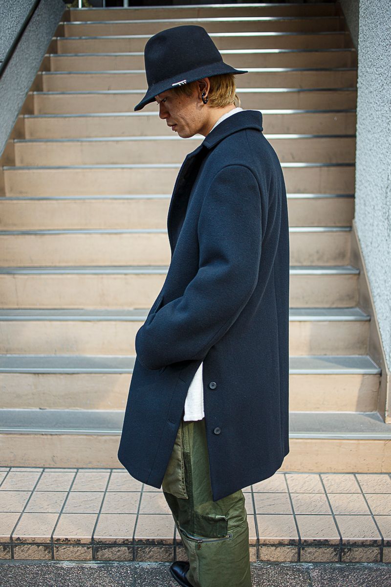 所作やコーデが映えるサイド開きのコート 神足和志 2枚目の写真