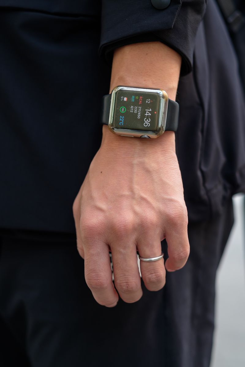 動きやすいナイロン素材でクールに 長谷川信之 4枚目の写真