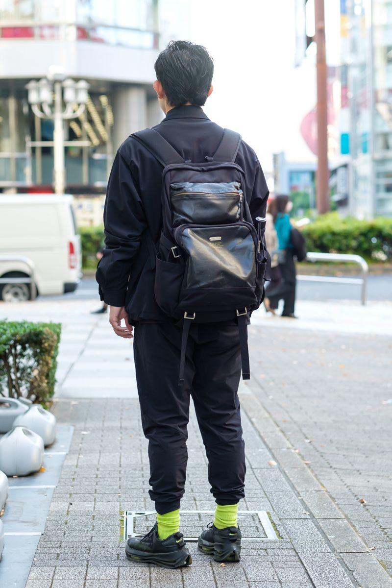 動きやすいナイロン素材でクールに 長谷川信之 2枚目の写真