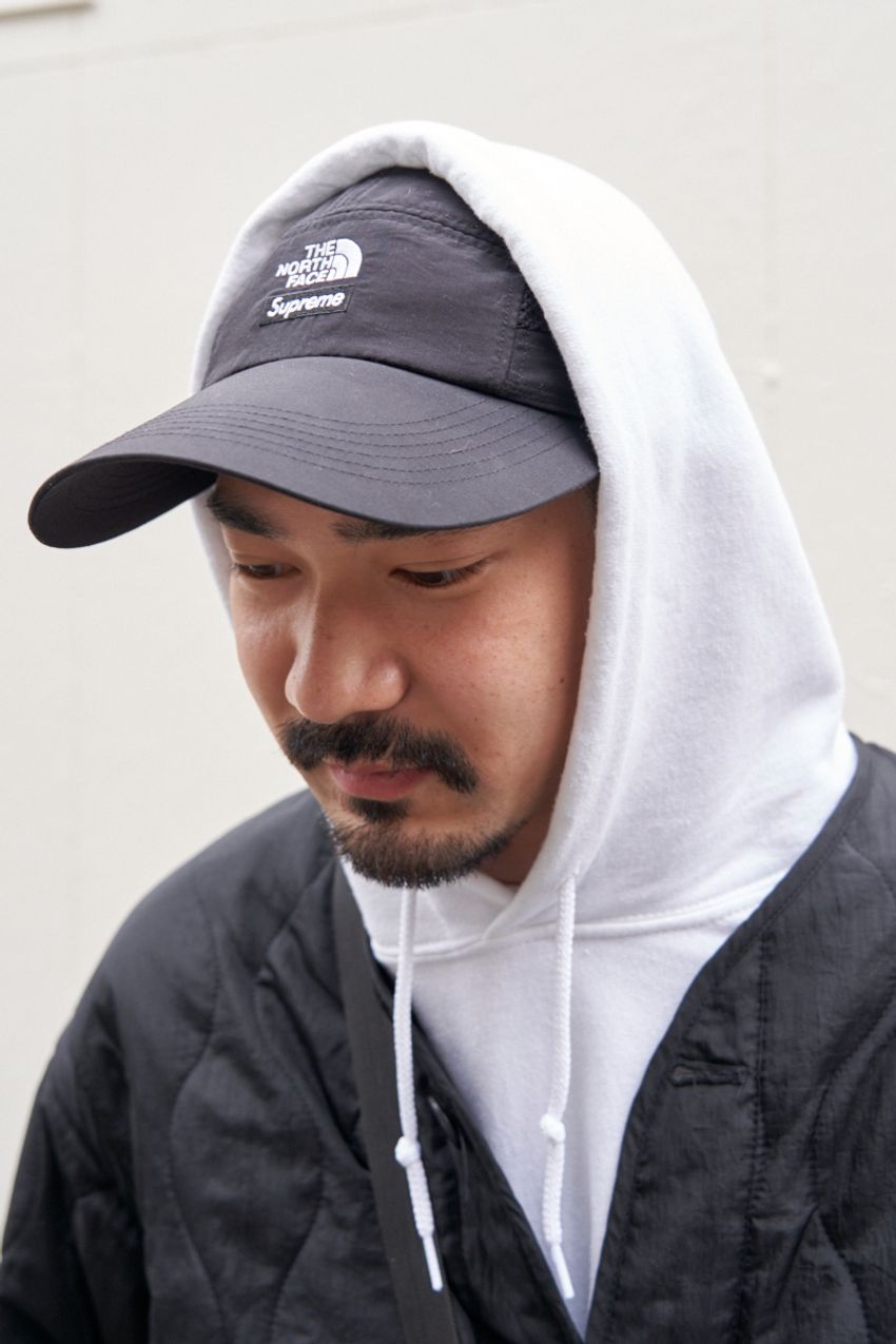 絶対条件は“モノトーン”！「スウェットパーカ」を大人っぽく着こなすコツをスナップで - 3枚目の画像