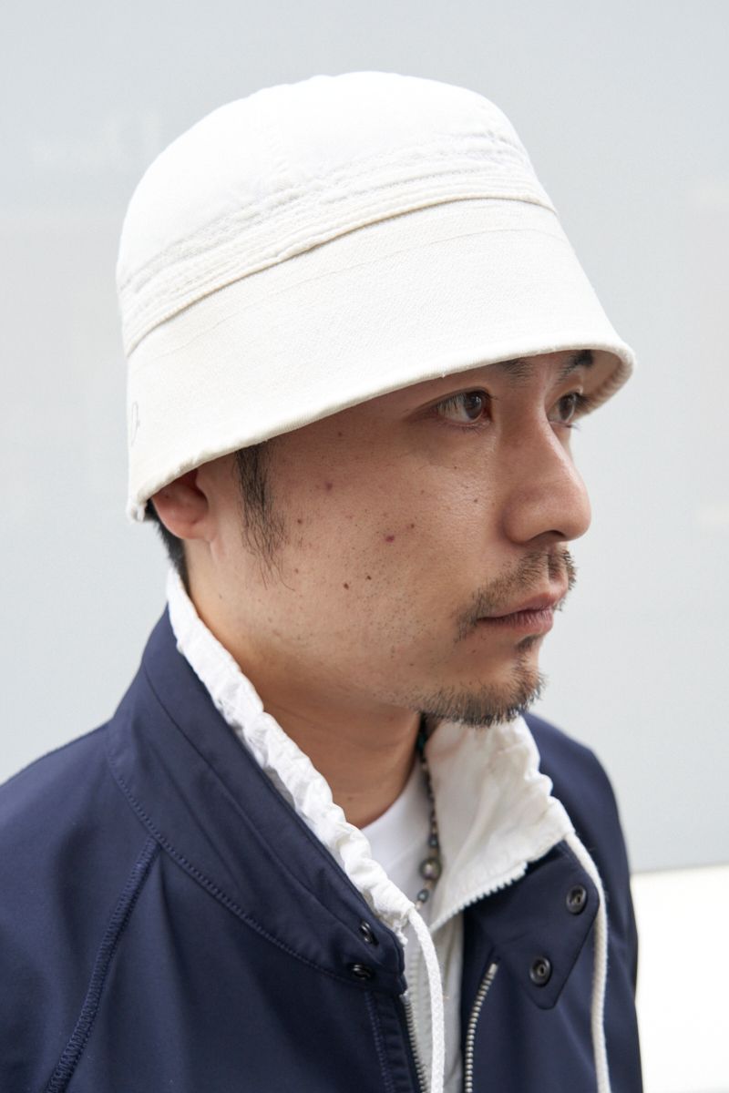 白の爽やかセットアップ＋小物も色を統一 守田圭佑 3枚目の写真