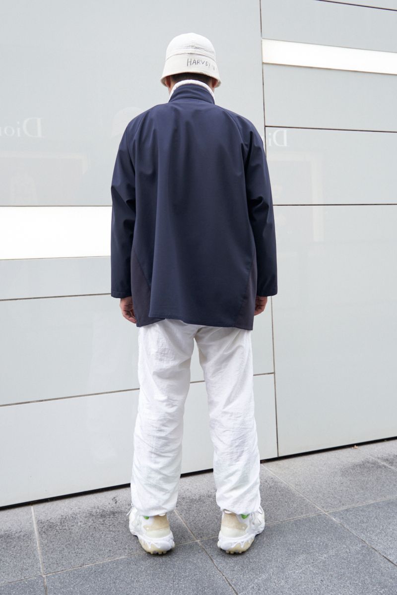 白の爽やかセットアップ＋小物も色を統一 守田圭佑 2枚目の写真