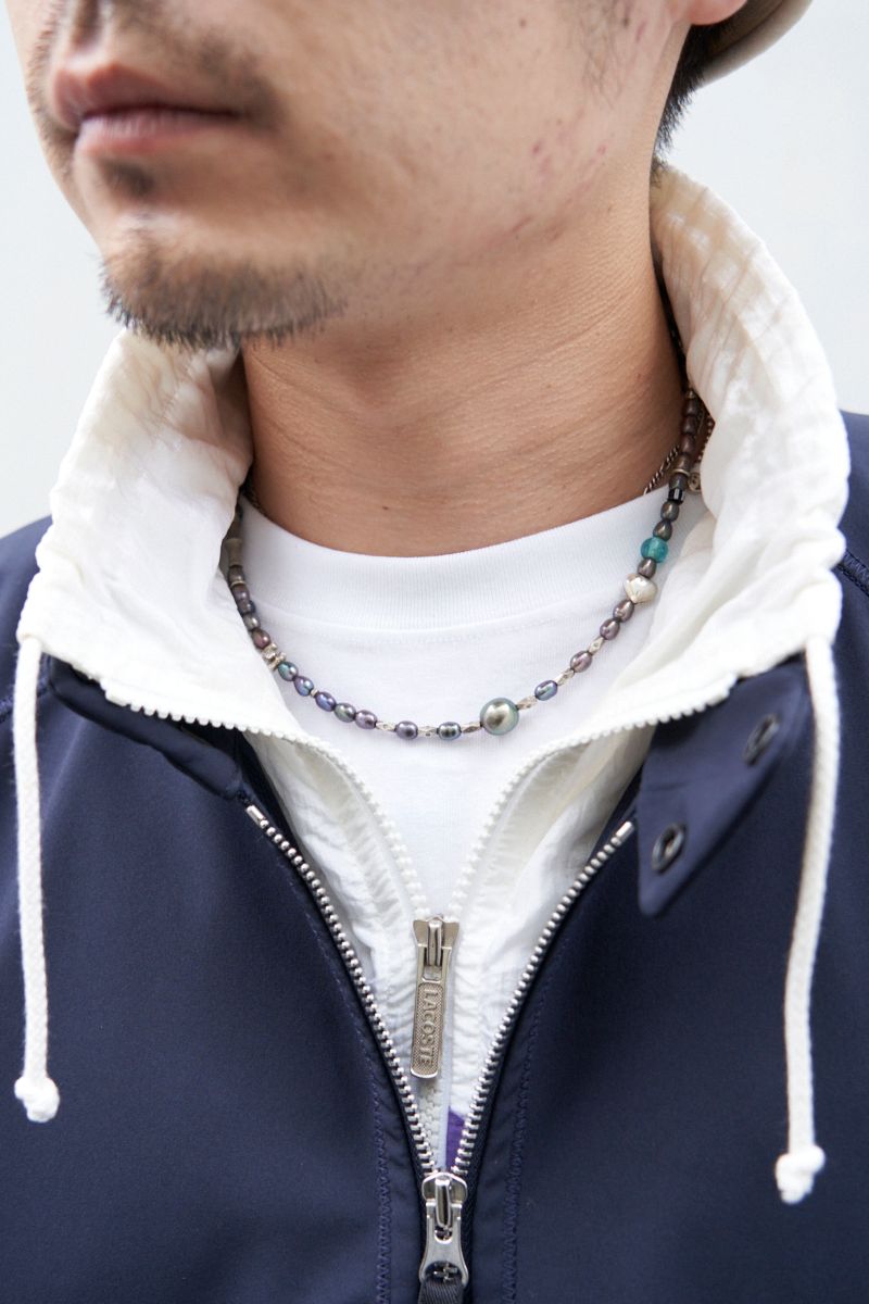 白の爽やかセットアップ＋小物も色を統一 守田圭佑 4枚目の写真