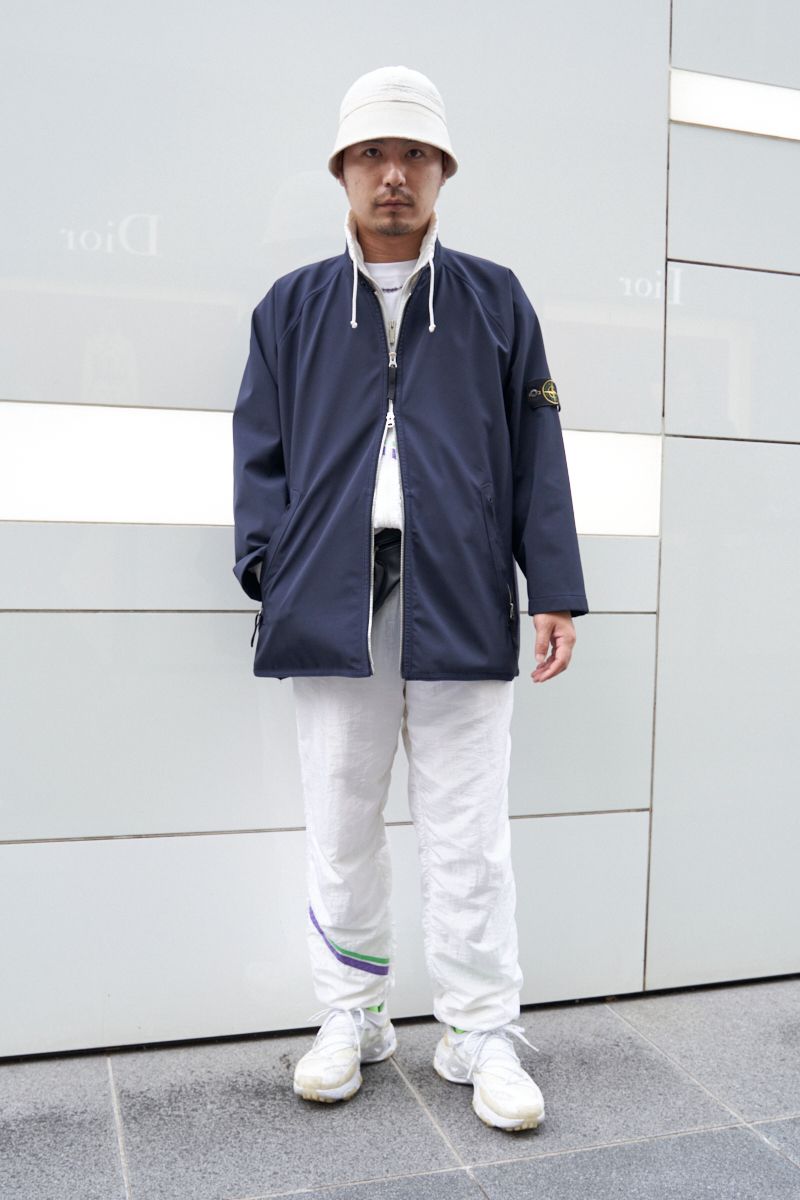 白の爽やかセットアップ＋小物も色を統一 守田圭佑