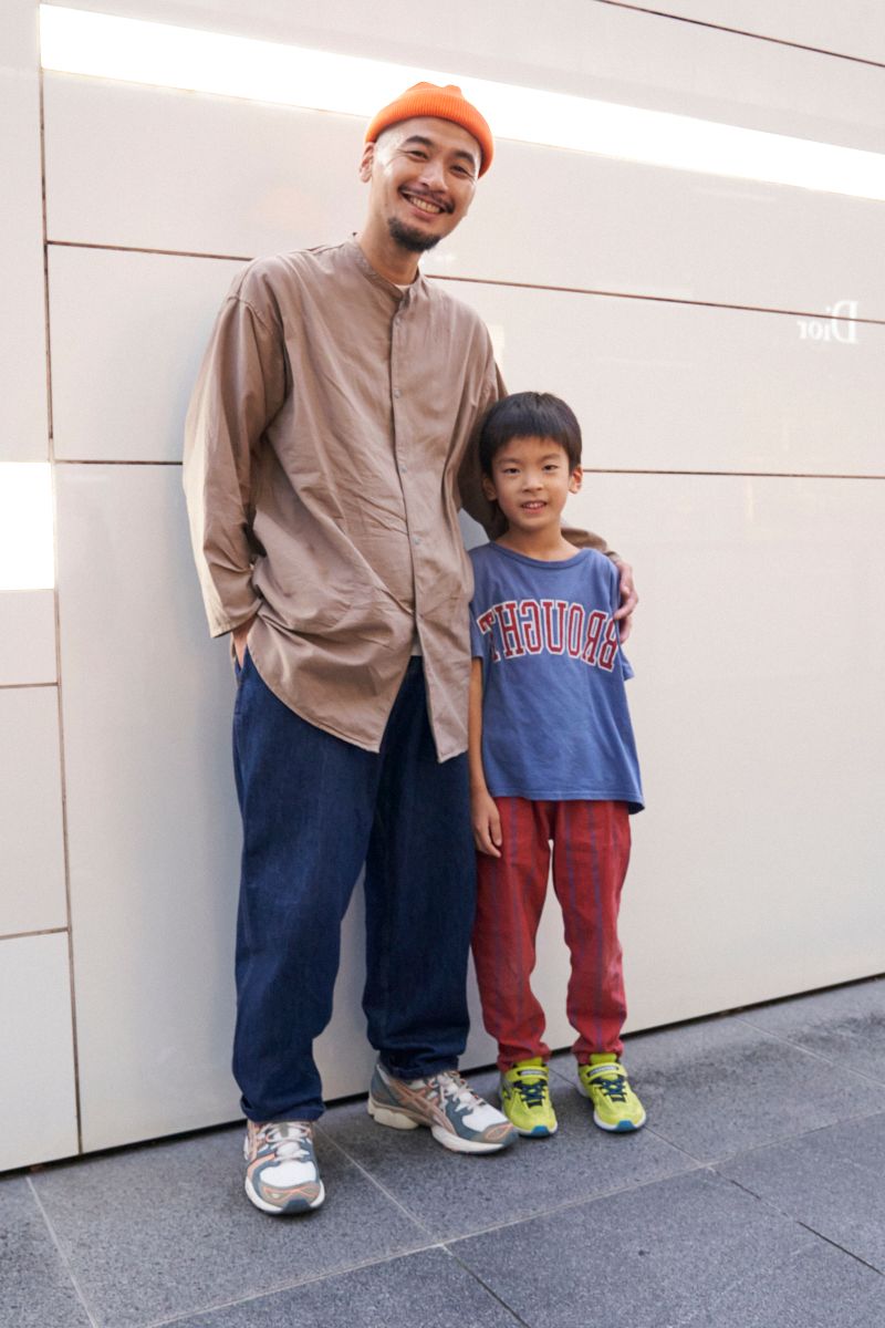 シャツ＆ニット帽とスニーカーの色つなぎ 間橋佑太