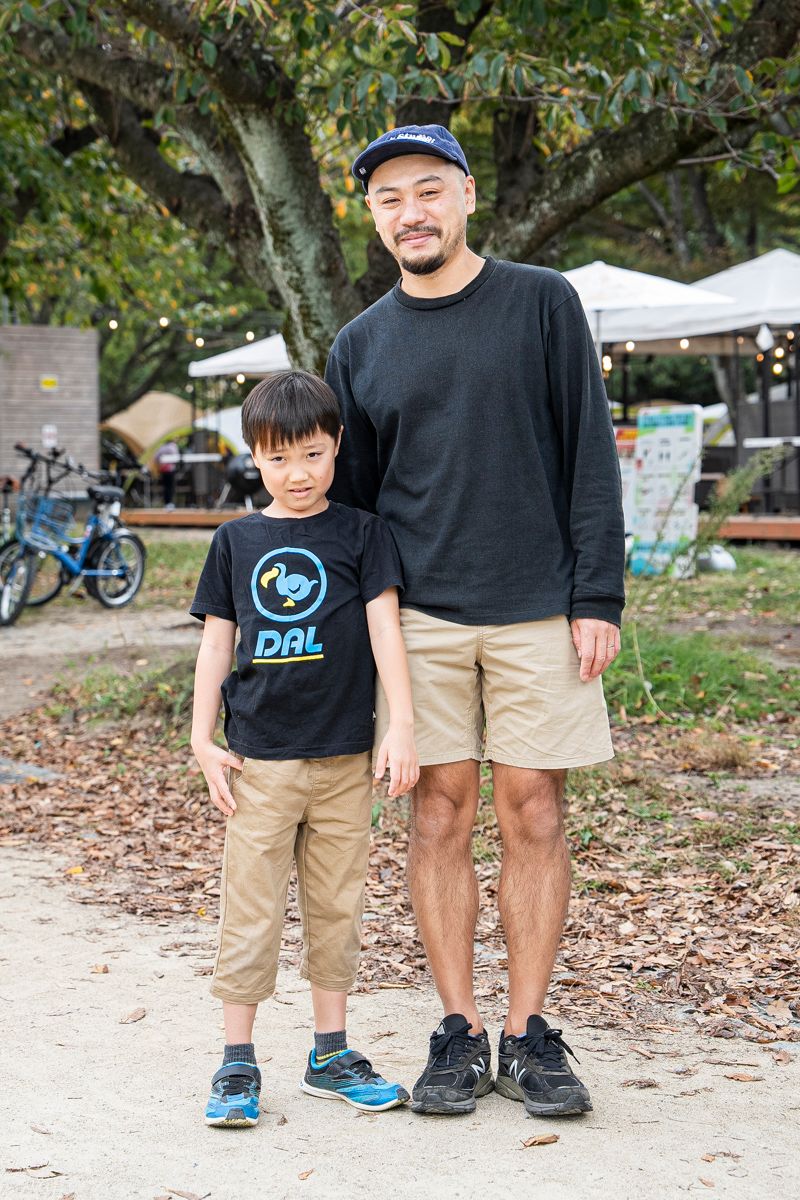 仲良し親子の休日リンクコーディネート 野上 晃