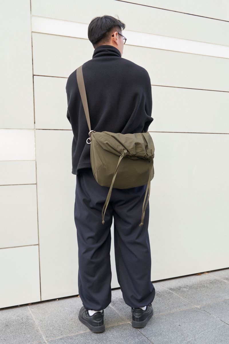 スポーツを楽しむ日は動きやすさを重視して 山中秀斗 2枚目の写真