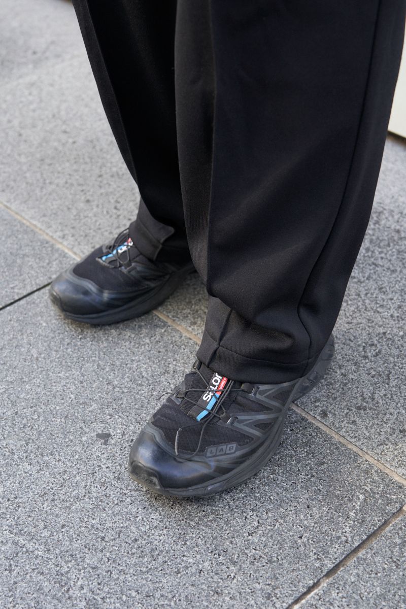 個性派ニットとグリーンのバッグは相思相愛 藤田 敦 6枚目の写真