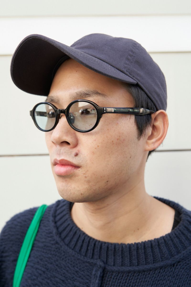 個性派ニットとグリーンのバッグは相思相愛 藤田 敦 3枚目の写真