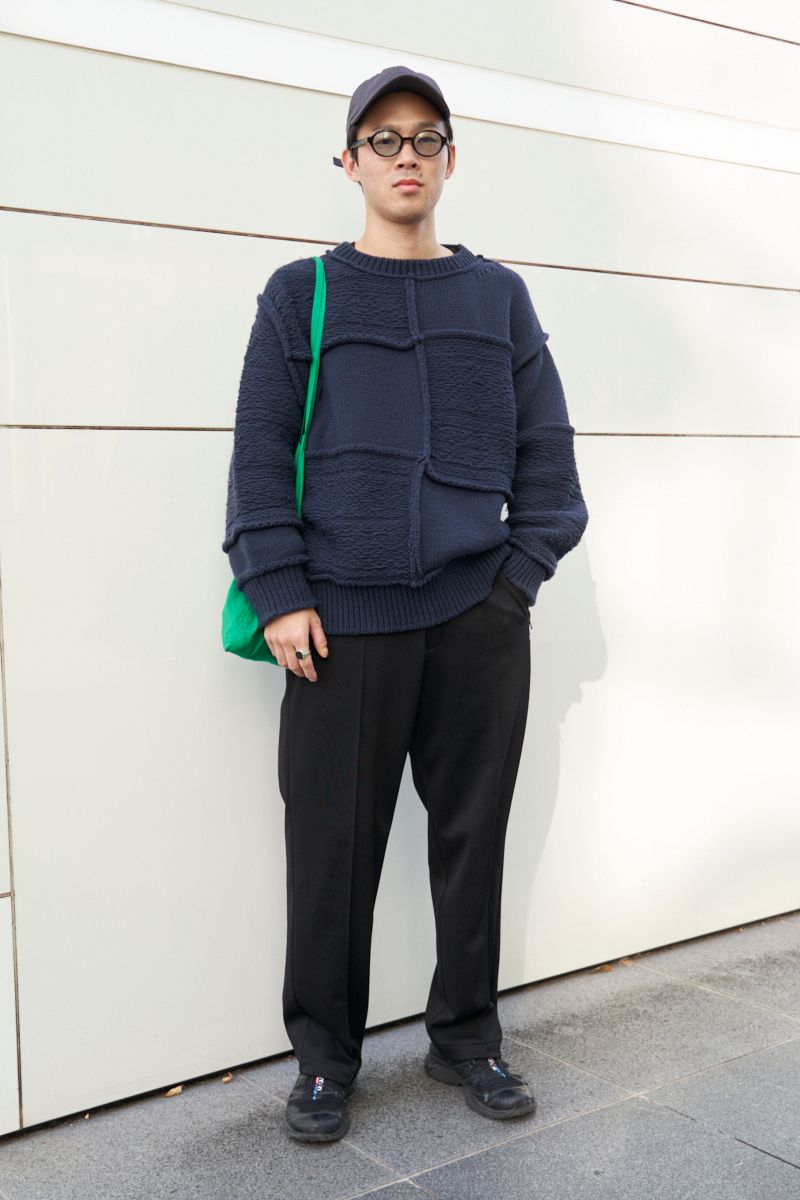 個性派ニットとグリーンのバッグは相思相愛 藤田 敦