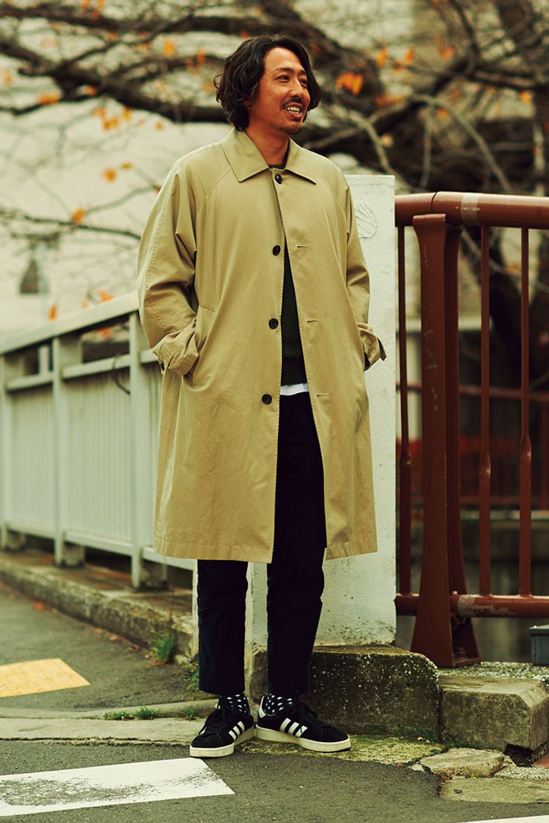 ゆったりシルエットのステンカラーコートで、”大人サーフスタイル”の完成 「ジャングルジャム」営業古内芳宗