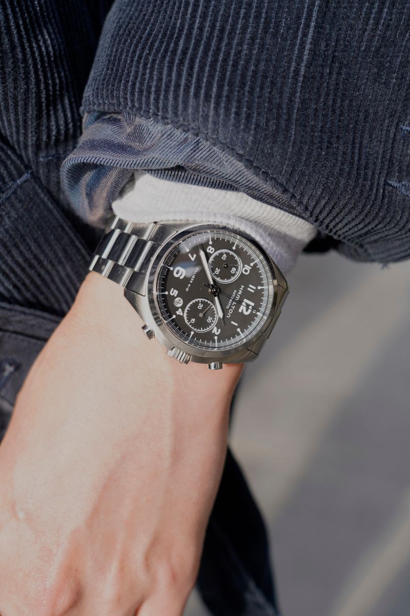 同色コーデののっぺり感を異素材使いで回避 小妻 弘 5枚目の写真