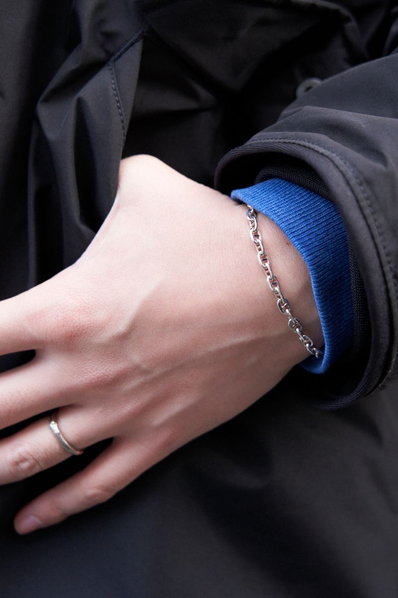 街が色めきだす青トレーナーのチラリズム 家塚哲也 5枚目の写真