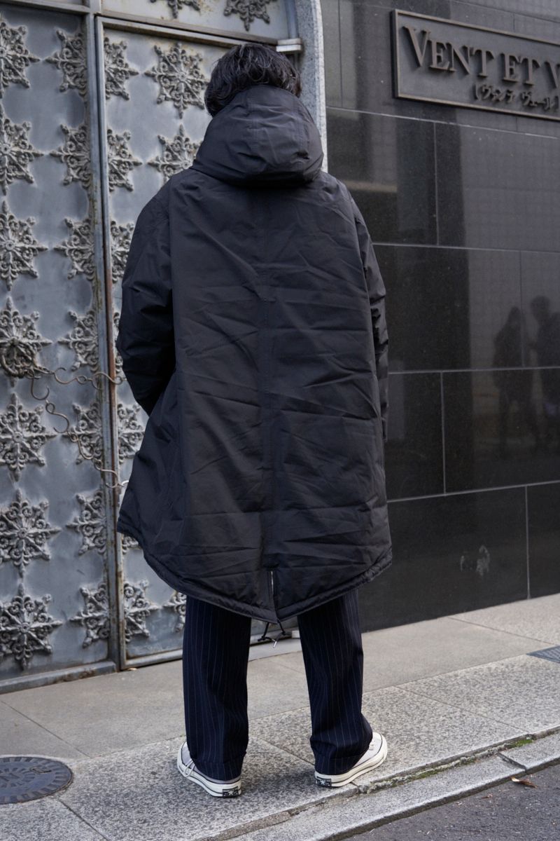 街が色めきだす青トレーナーのチラリズム 家塚哲也 2枚目の写真