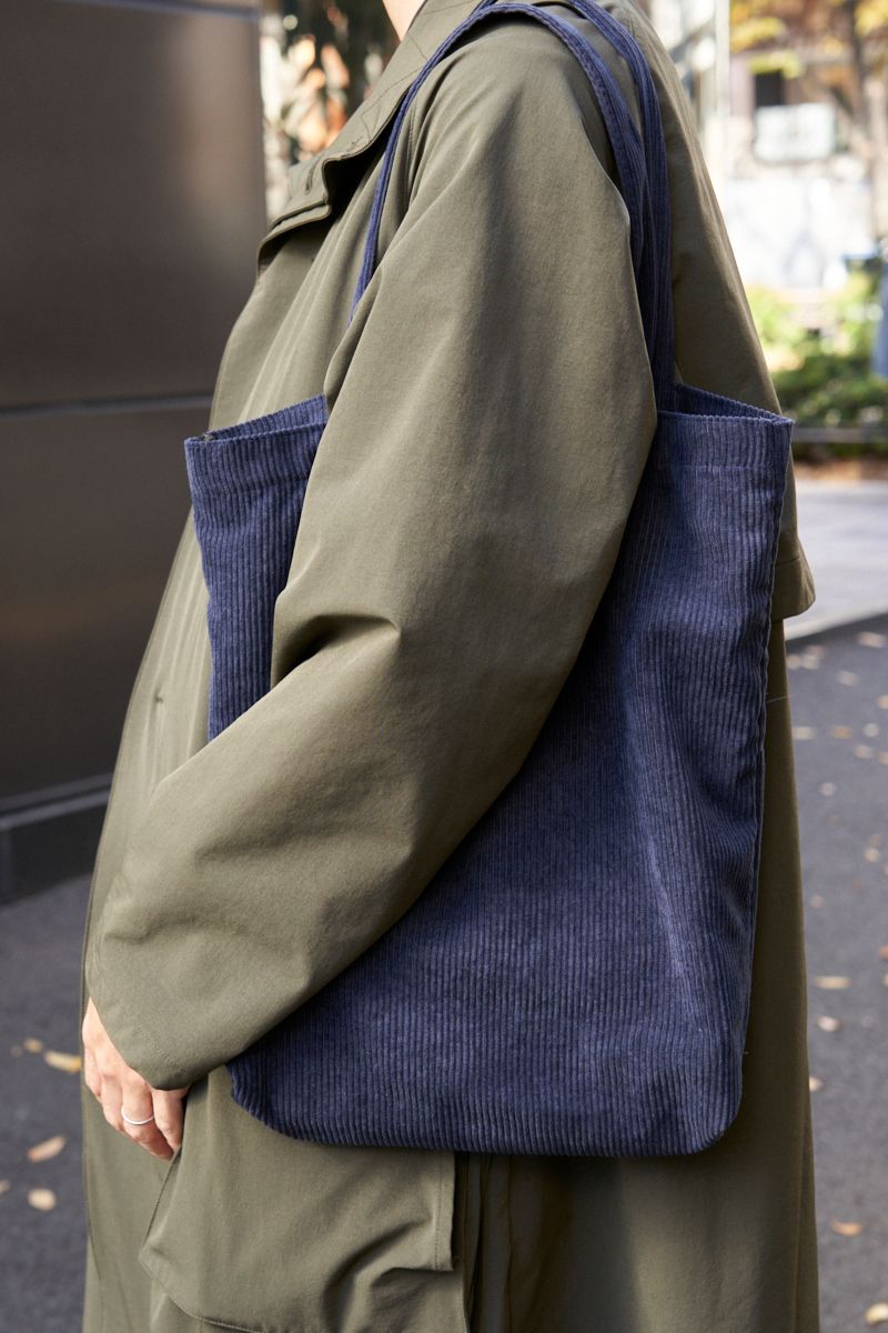 動きやすさ◎デカポケコートの休日コーデ 坂本功太 4枚目の写真