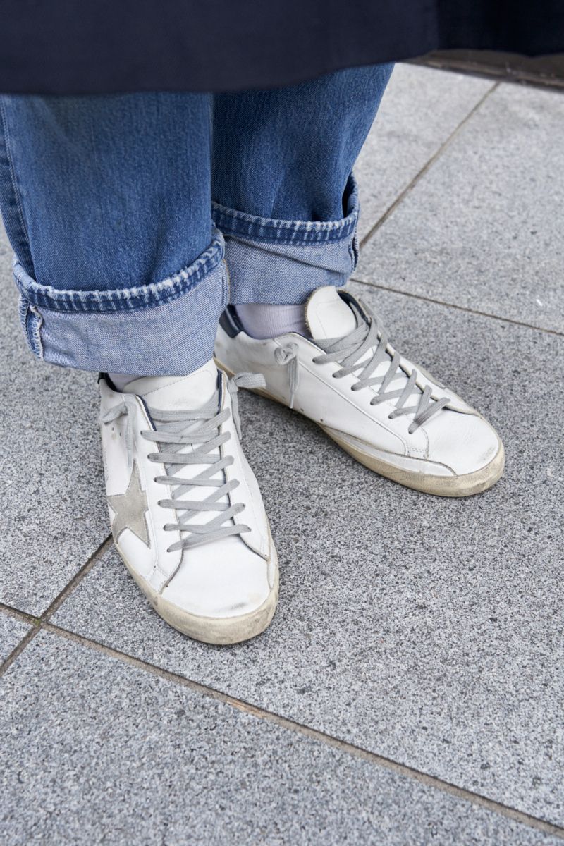 ゆるシルエットを自然にまとめた水色デニム 加藤聖人 6枚目の写真