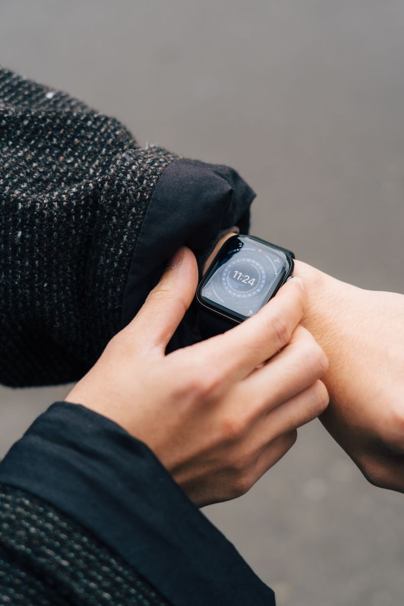 ジャケットとマフラーのオーバー感がいい感じ 榎本 倫 4枚目の写真