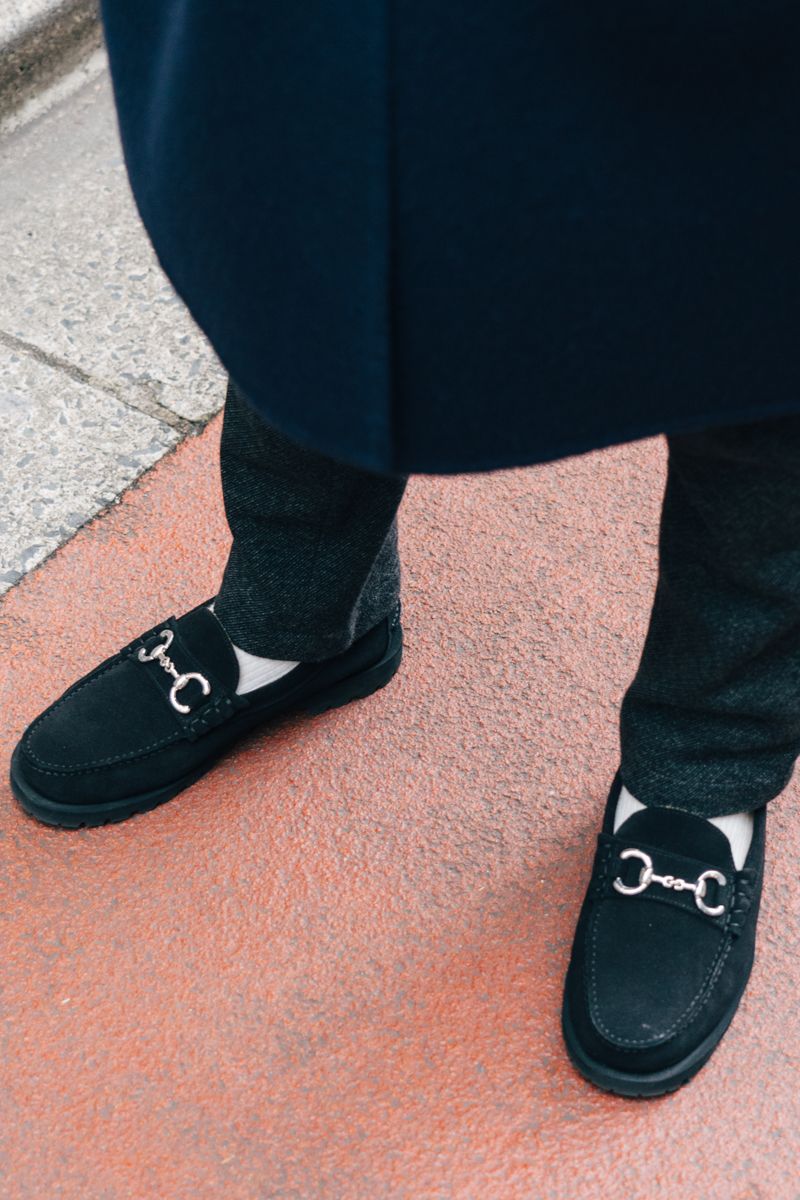 流行のミニバッグも綺麗に大人カッコよく 磯 聖 5枚目の写真