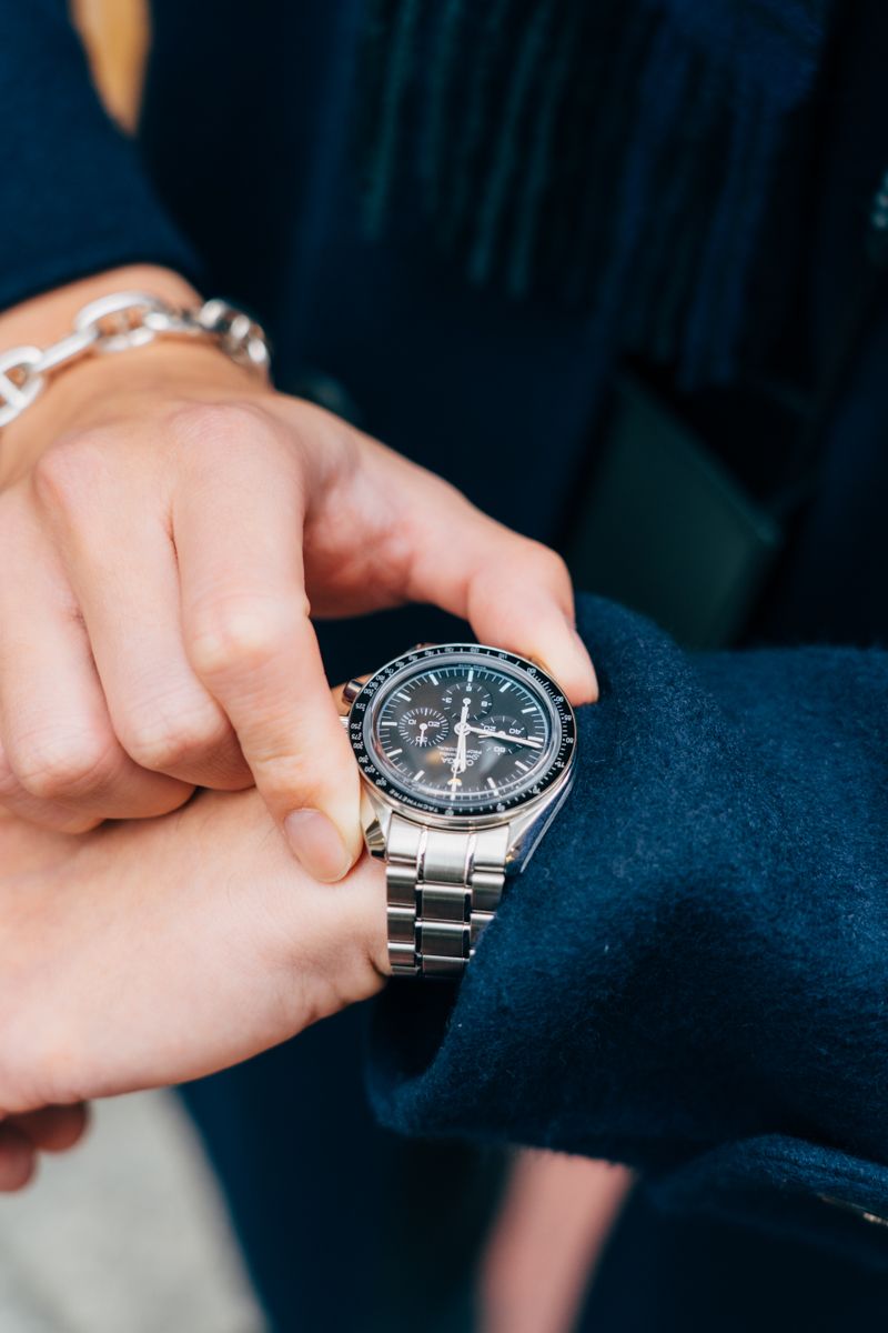 流行のミニバッグも綺麗に大人カッコよく 磯 聖 4枚目の写真