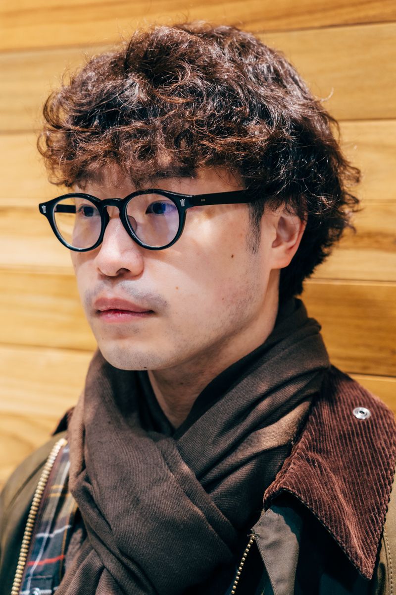 人気のアウターを同系色＋デニムでしっくり 小谷友哉 2枚目の写真