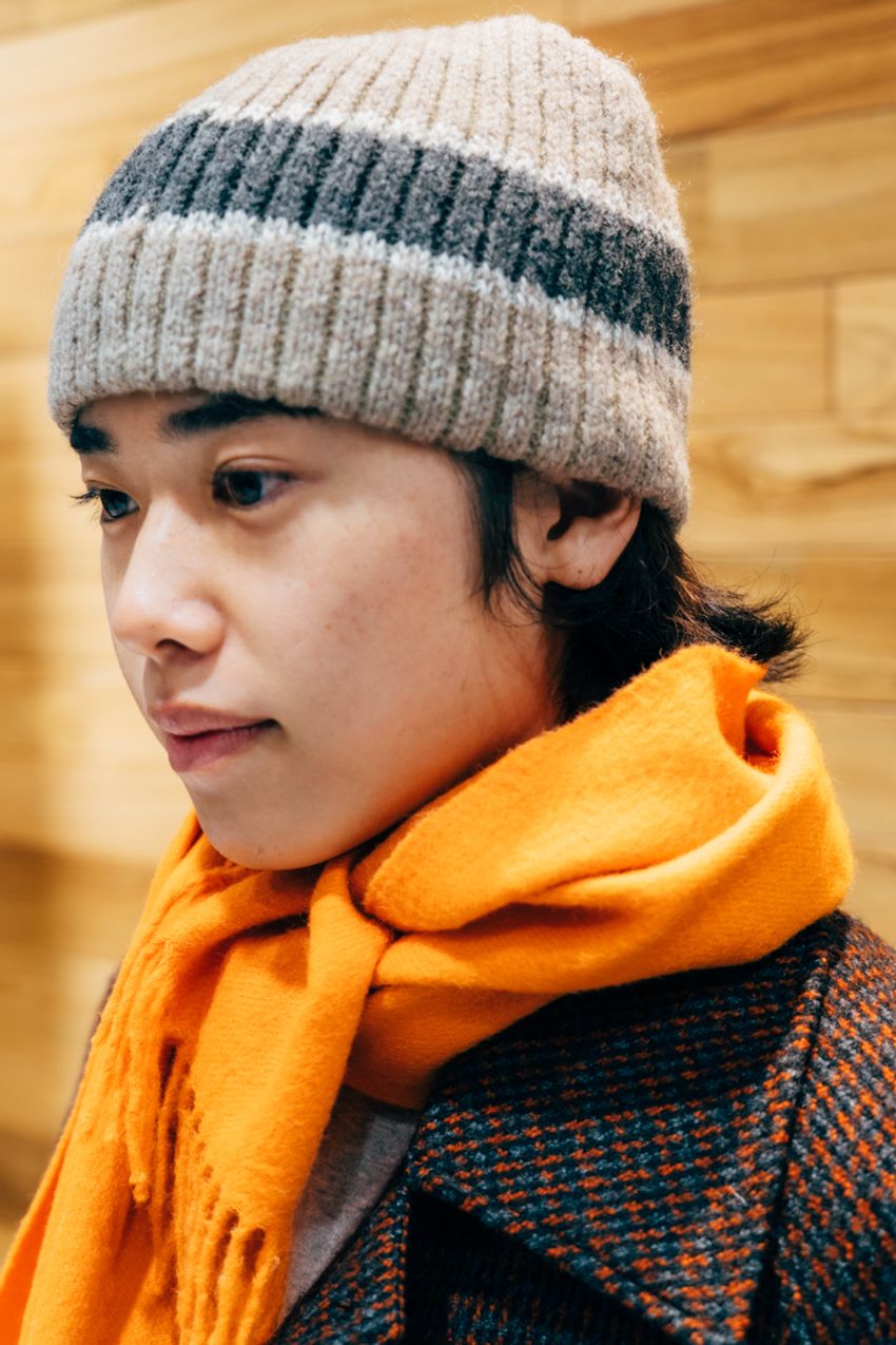 「ザ イノウエブラザーズ」のマフラーで冬コーデを簡単アップデート！3名の実践者をスナップで - 3枚目の画像