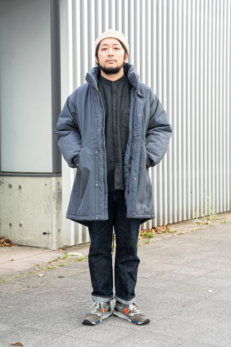 オールブラック風同系色コーデにカジュアル感をプラス 河野龍乃助