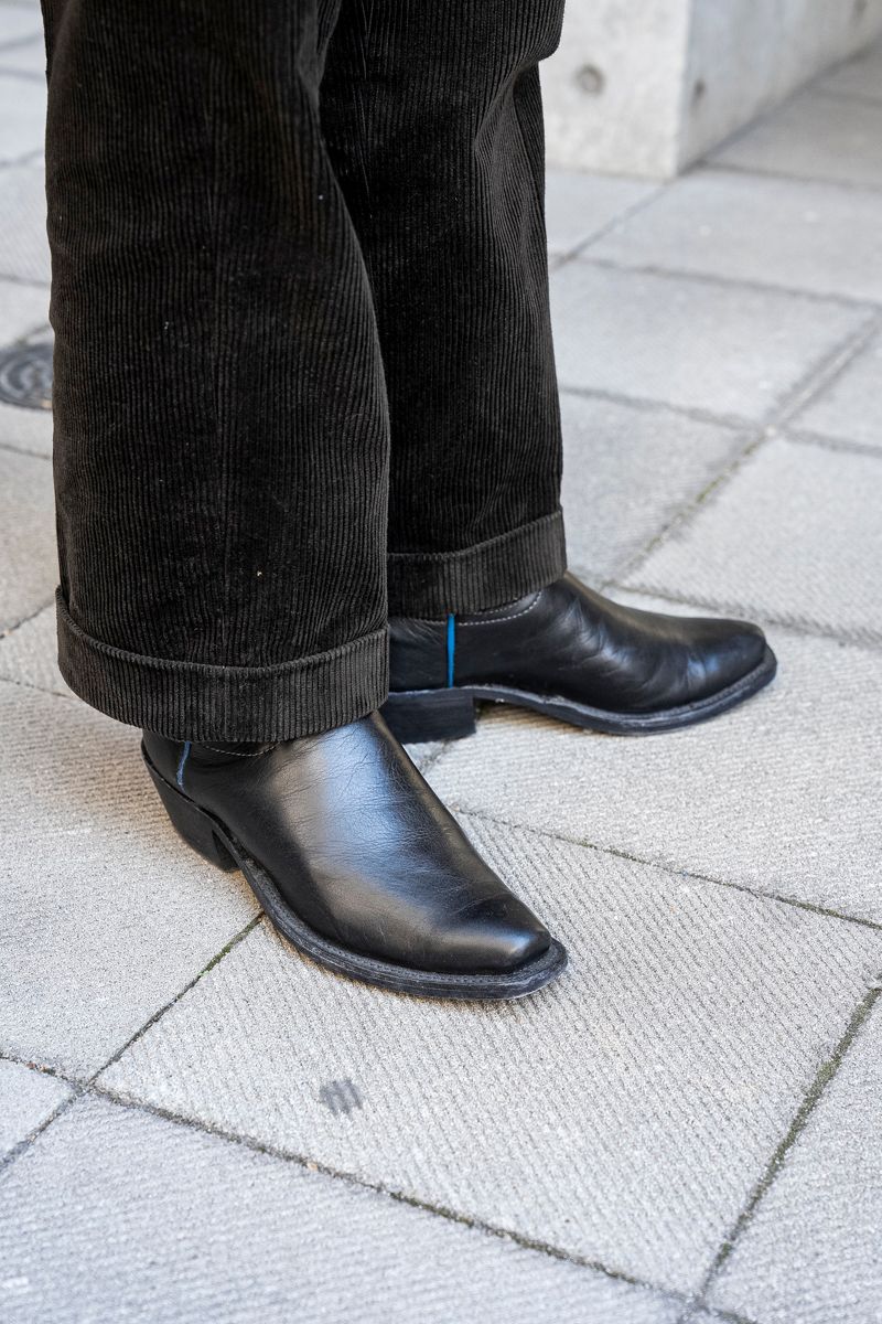 赤いインナーで冬のホリデーシーズンを満喫 金中 淳 4枚目の写真