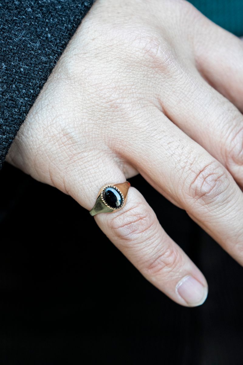 赤いインナーで冬のホリデーシーズンを満喫 金中 淳 3枚目の写真