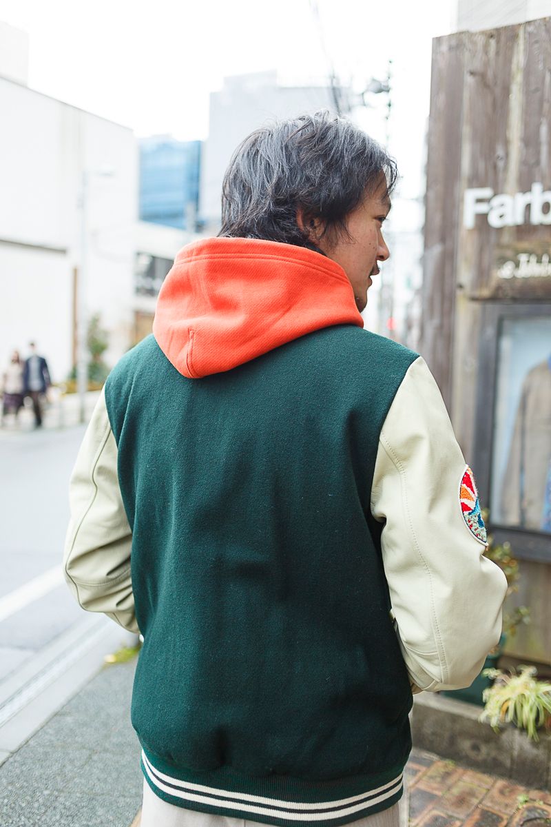 カレッジ風スタジャンにオレンジが利いてる 東海林大輝 4枚目の写真