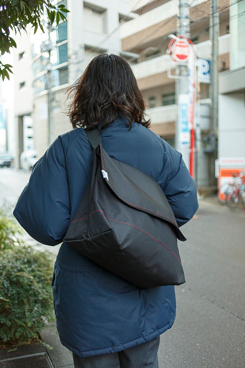紺・黒・グレーの3色でまとめた同調コーデ 松井虎太郎 3枚目の写真