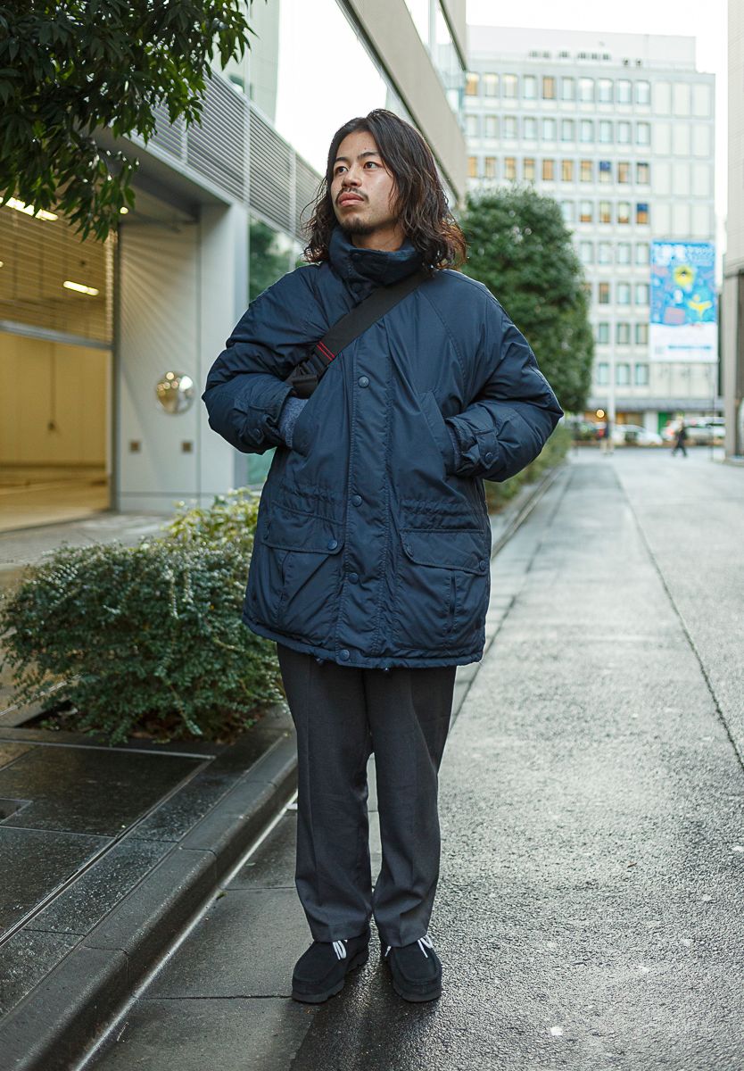 紺・黒・グレーの3色でまとめた同調コーデ 松井虎太郎