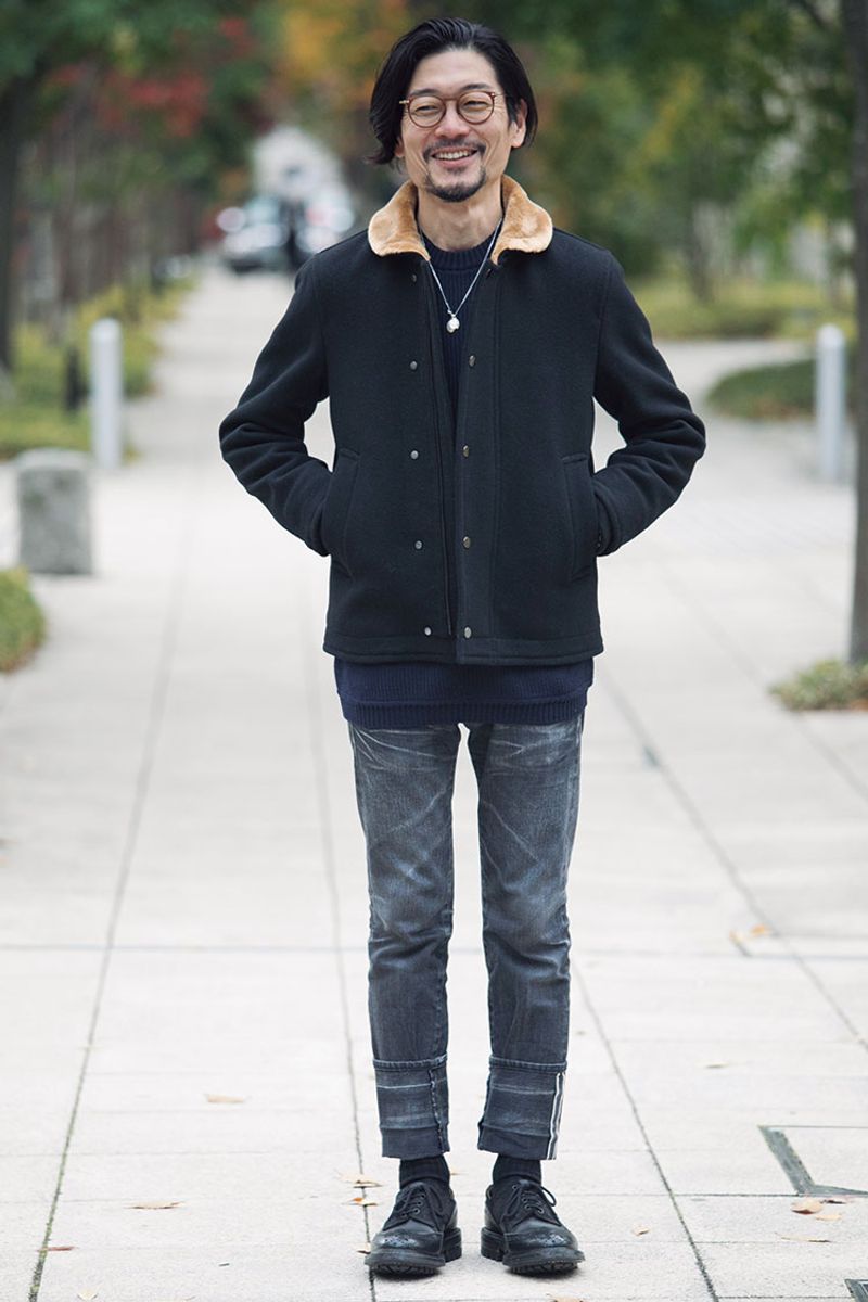 シャープなショート丈ブルゾンは、細身パンツで上品なシルエットに仕上げを 「ファクトタム」「コスチューム ナショナル」デザイナー有働幸司