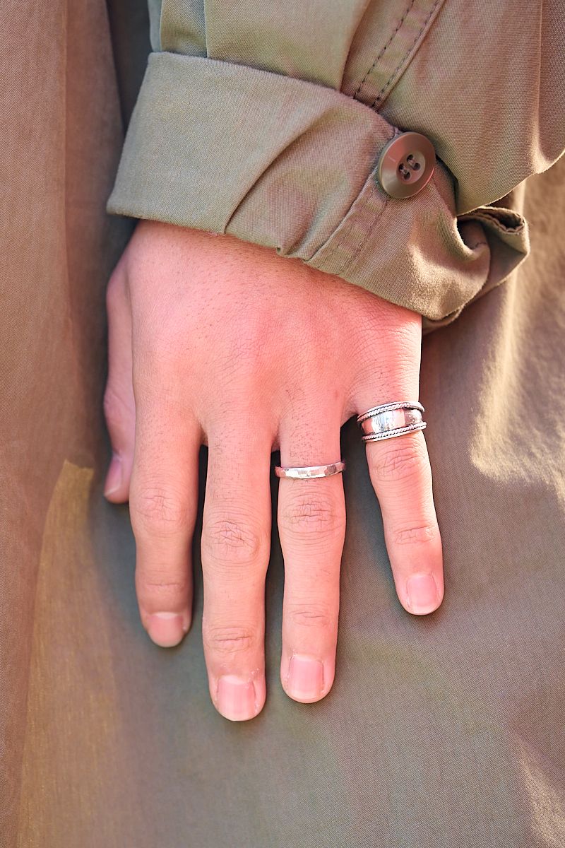 キレイめなシャツをラフなコートで引き立てます 芝 駿助 3枚目の写真