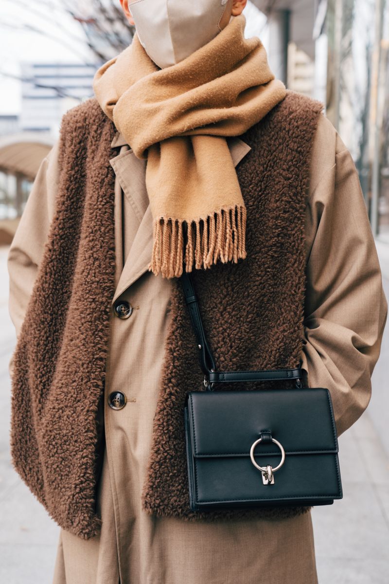 ブラウンの濃淡とオンベストで暖かさを保守 佐藤洋希 2枚目の写真