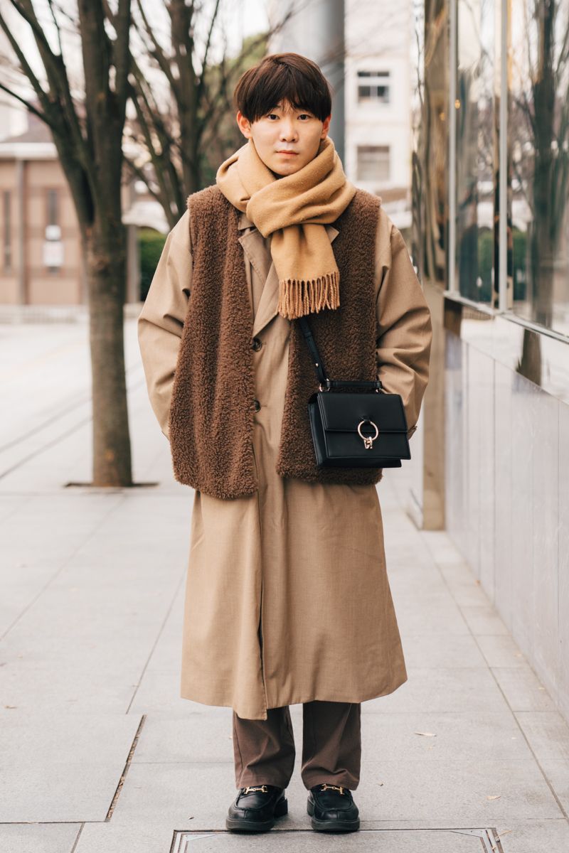 ブラウンの濃淡とオンベストで暖かさを保守 佐藤洋希