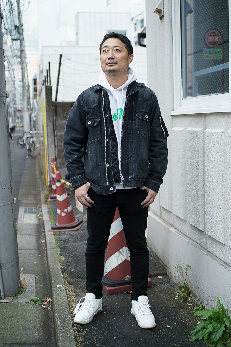 黒と白のメリハリを効かせたオセロコーデ 朝倉秀行