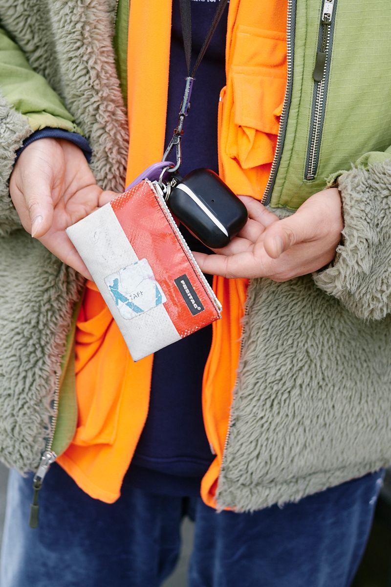 レイヤードした挿し色のオレンジが効果的 大田健人 4枚目の写真
